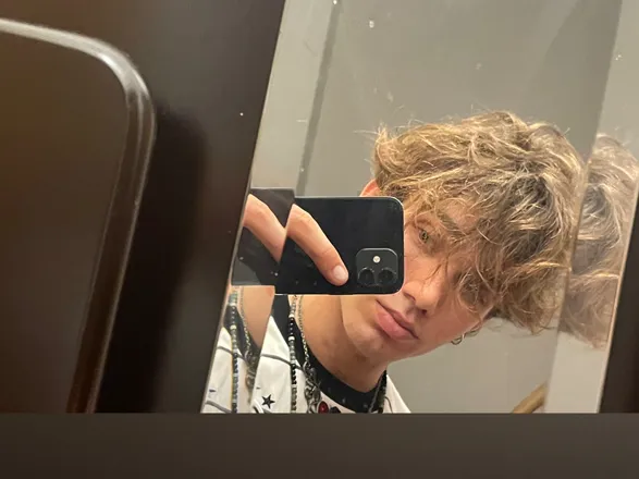 OnlyFans cuenta ale_bisognin header 2