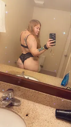 OnlyFans cuenta strawberry_thick_cake header 2