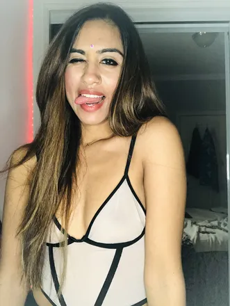 OnlyFans cuenta mahira08 header 2