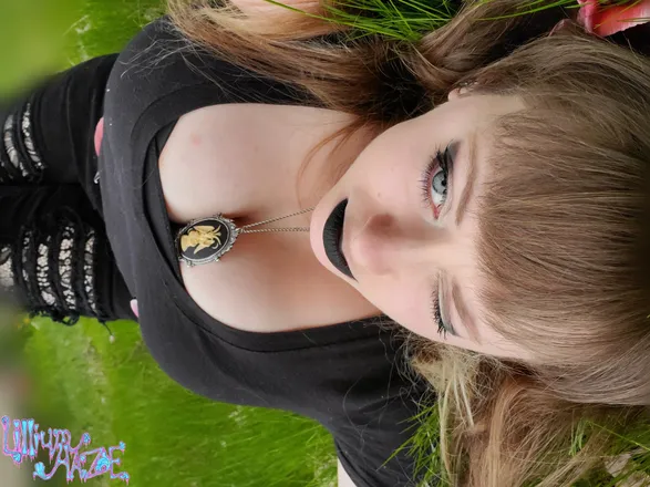 OnlyFans cuenta hazelillium header 2