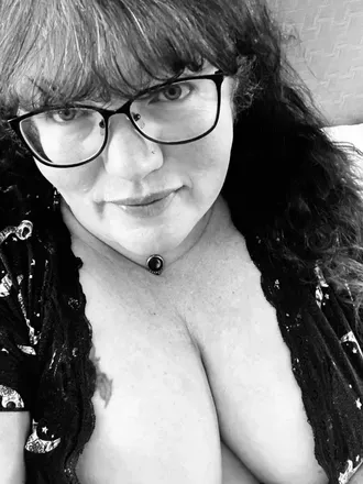 OnlyFans cuenta bisexymaturewife avatar 1