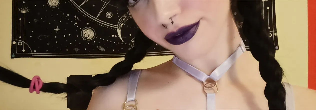 OnlyFans cuenta julialavey header 2