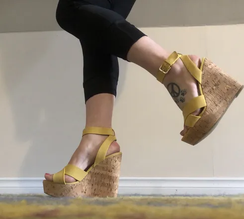 OnlyFans cuenta foxyfeet_22 header 2