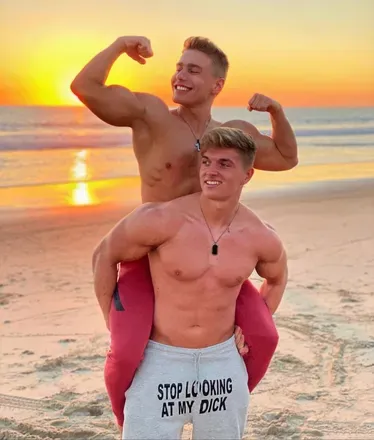 OnlyFans account  blondhunks avatar 1