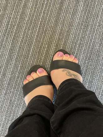 OnlyFans cuenta justcutetoesies header 2