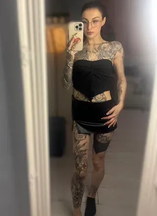 OnlyFans cuenta inkedmammi avatar 1