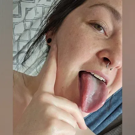 OnlyFans cuenta ariamisbehaves avatar 1