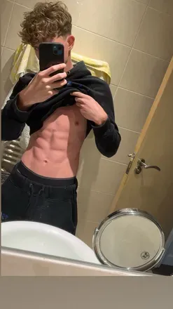 OnlyFans cuenta beni_8s header 2