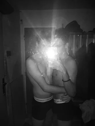 OnlyFans cuenta twotwinkboy header 2