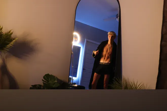OnlyFans account  blondeboybradfree header 2
