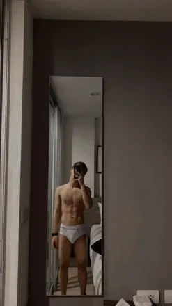 OnlyFans account  u182054573 avatar 1