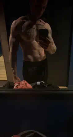 OnlyFans account  nvrchi avatar 1