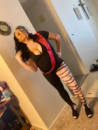 OnlyFans cuenta ldypeach123 header 2