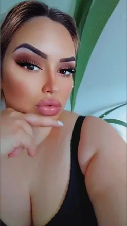 OnlyFans cuenta v_ellyx header 2