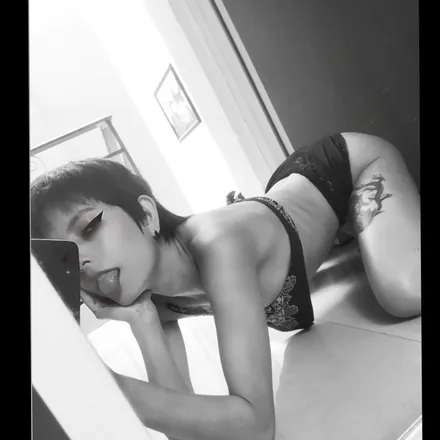 OnlyFans cuenta hzscarlett header 2