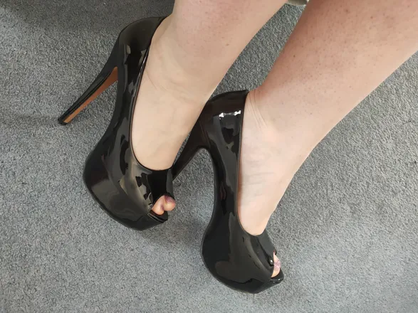 OnlyFans cuenta kinkyhotwife header 2