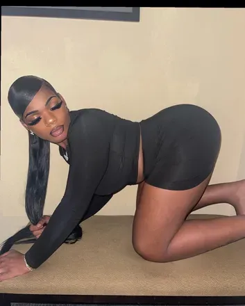 OnlyFans cuenta freakhoegeni header 2