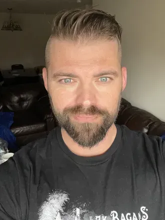 OnlyFans account  capt_smirk avatar 1