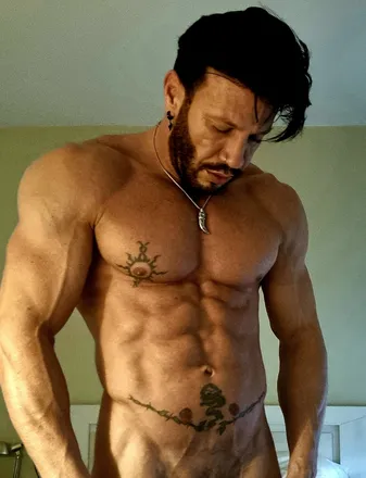 OnlyFans cuenta alban_phoenix header 2