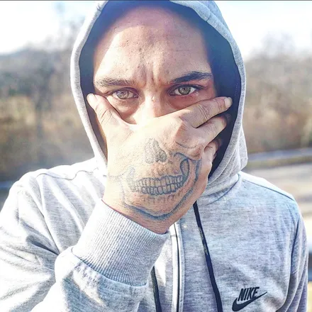 OnlyFans cuenta thatgreeneyeguy header 2