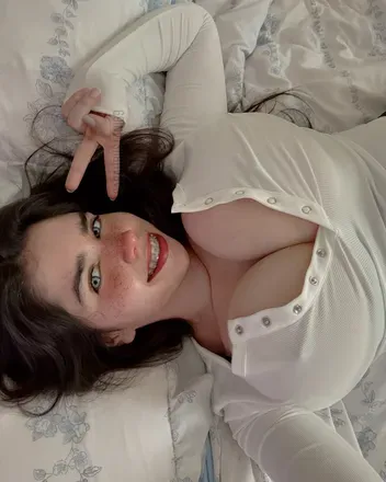 OnlyFans account  sarahbustani header 2
