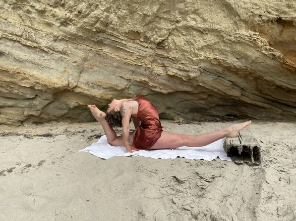 OnlyFans cuenta nagna_yogi header 2
