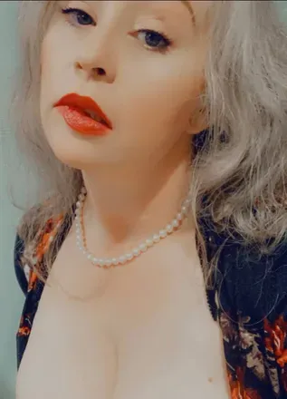 OnlyFans cuenta urnaughtyneighbor avatar 1