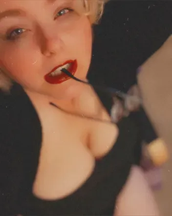OnlyFans account  atomicmama avatar 1