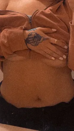 OnlyFans account  thick.ari avatar 1