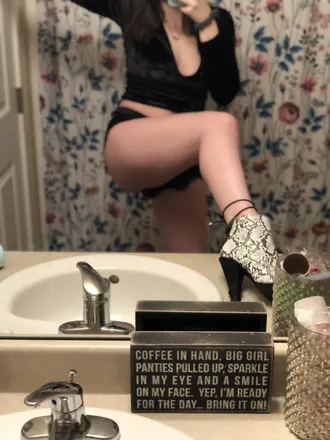 OnlyFans cuenta luckylucy_19 header 2