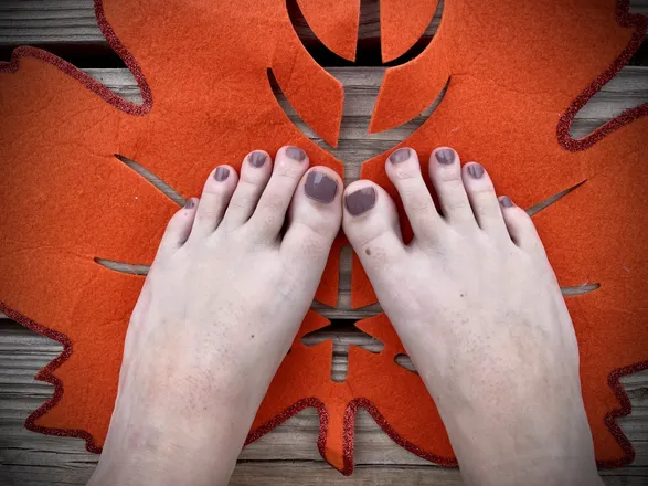 OnlyFans cuenta freckledfeet4u header 2