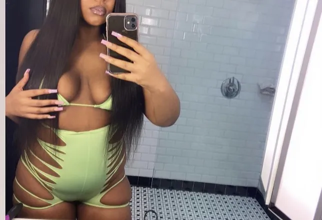 OnlyFans cuenta ionaa_tee header 2