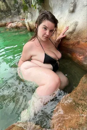 OnlyFans cuenta mollynonsense header 2