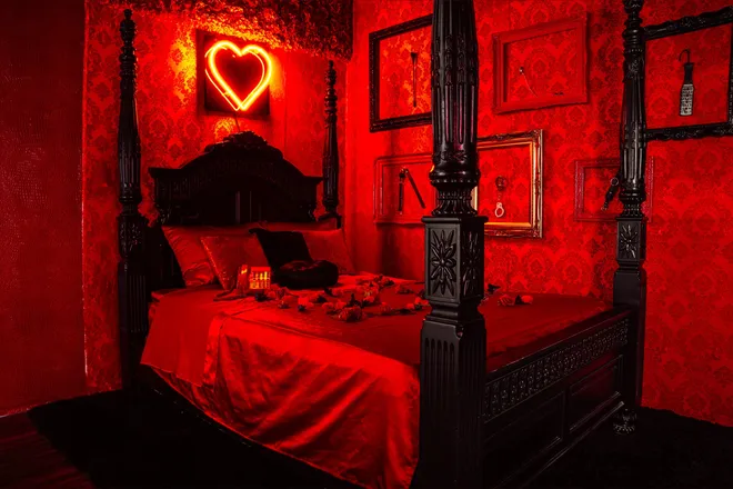 OnlyFans account  devil_squi4t header 2