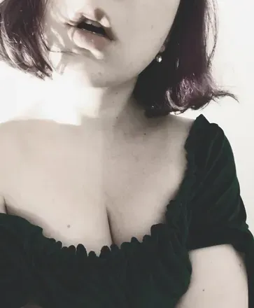 OnlyFans account  wifey_elle_free avatar 1