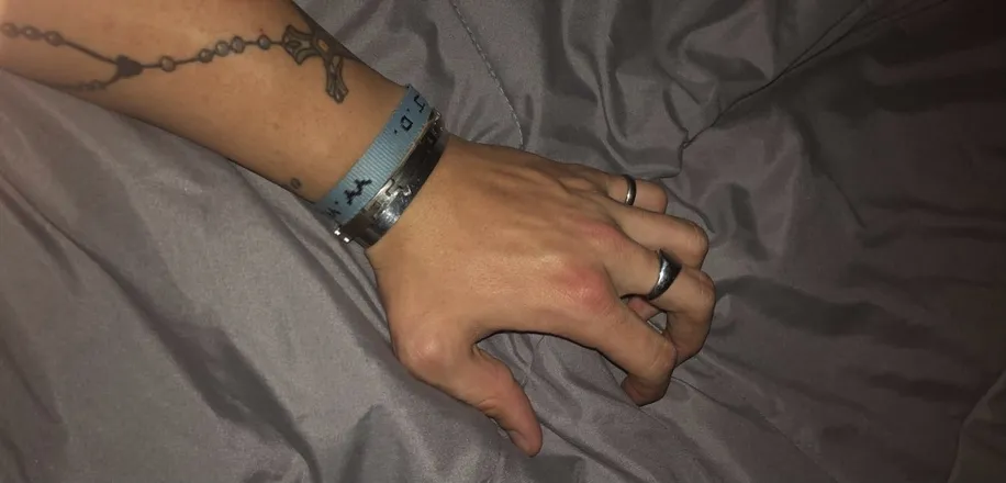 OnlyFans cuenta only.hands1 header 2