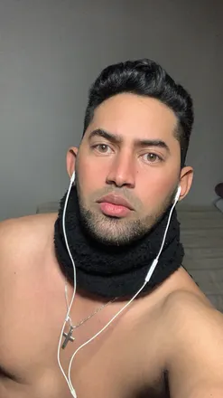 OnlyFans account  tumaracucho header 2