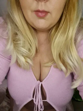 OnlyFans cuenta bigbuttpetitefeet header 2