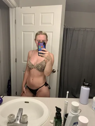OnlyFans cuenta blondestonerhan header 2