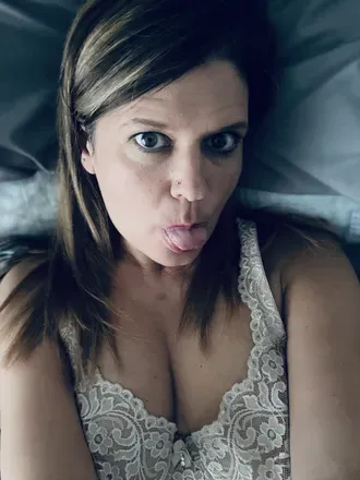 OnlyFans account  yellowsunflowerintherain avatar 1