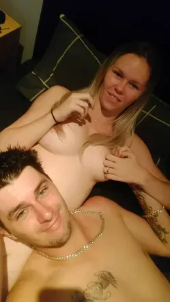 OnlyFans cuenta aussycouple28 header 1
