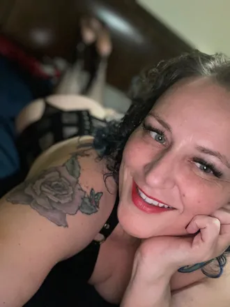 OnlyFans cuenta themisfitqueen header 2