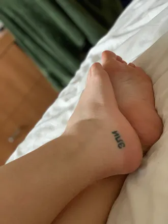 OnlyFans cuenta cutesiefootsies18 header 2
