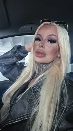 OnlyFans cuenta blondiebombbarbs header 2