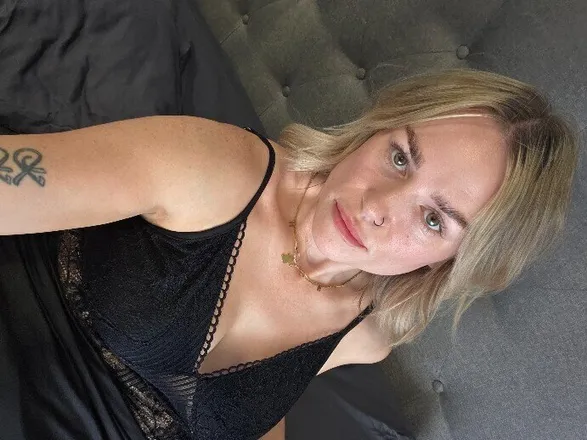 OnlyFans cuenta emeraldvixenx header 2