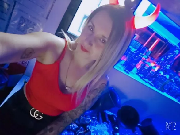 OnlyFans account  amors1ta header 2