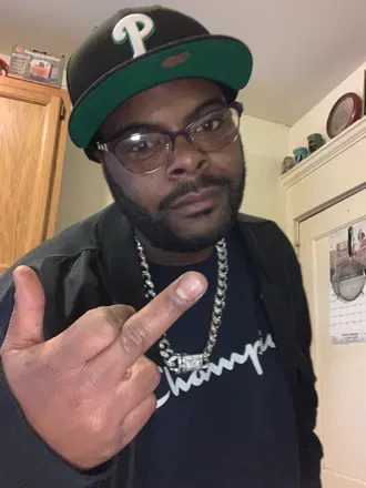 OnlyFans account  mikemoney215 avatar 1