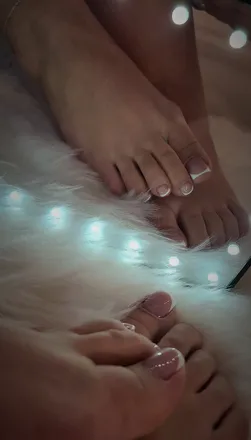 OnlyFans cuenta andreaprettylittlefeet header 2