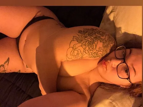 OnlyFans cuenta lovelylatinacurves header 2