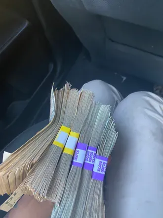 OnlyFans cuenta hushmoneybby header 1